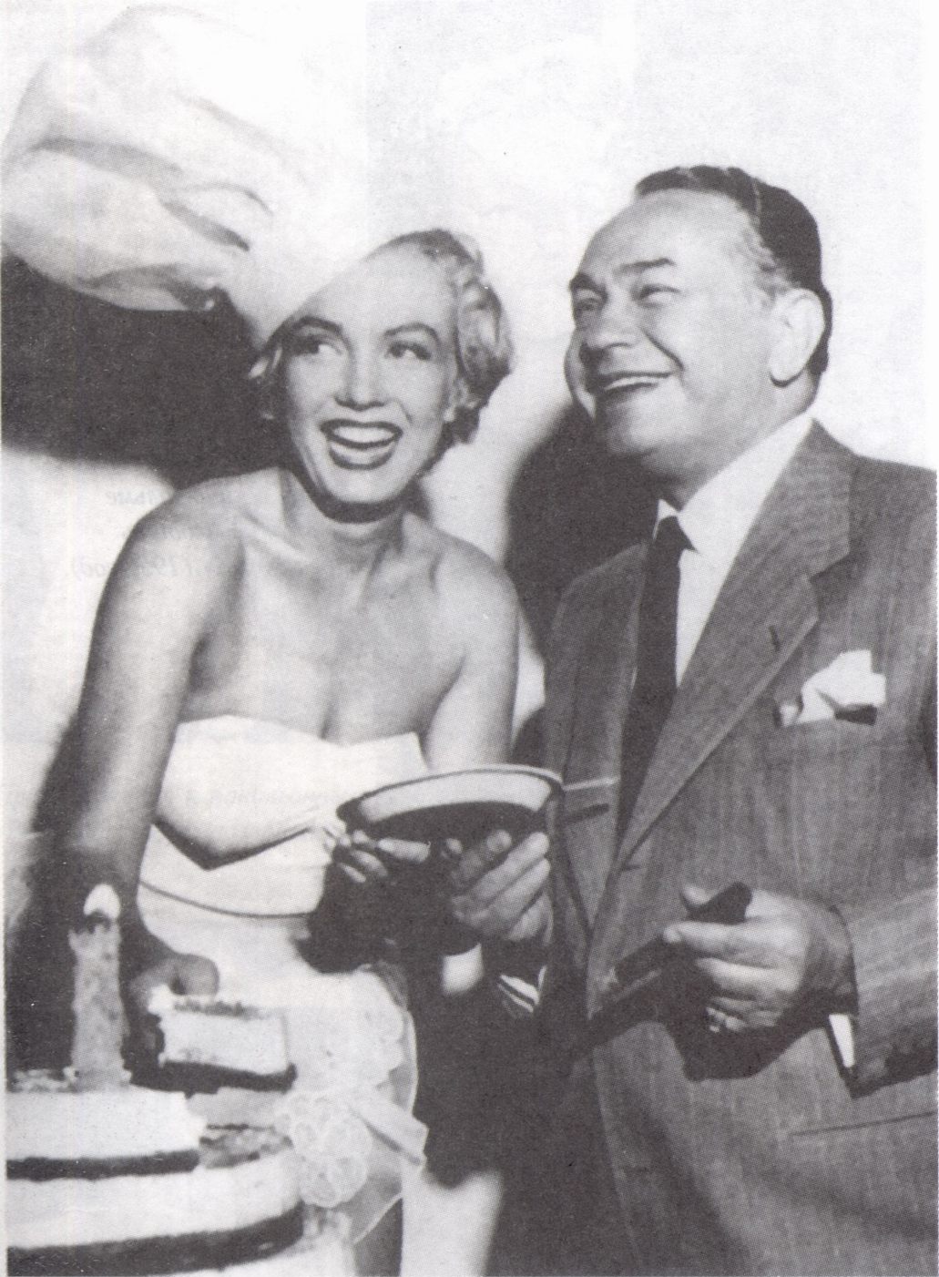 В качестве «Мисс сырника-1955», с Эдвардом Г. Робинсоном (из архива Микки Сонга)