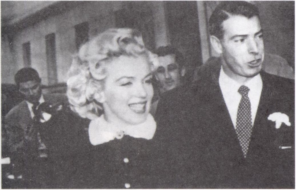 Джо Ди Маджио и Мэрилин в день бракосочетания, Сан-Франциско (1954 год)