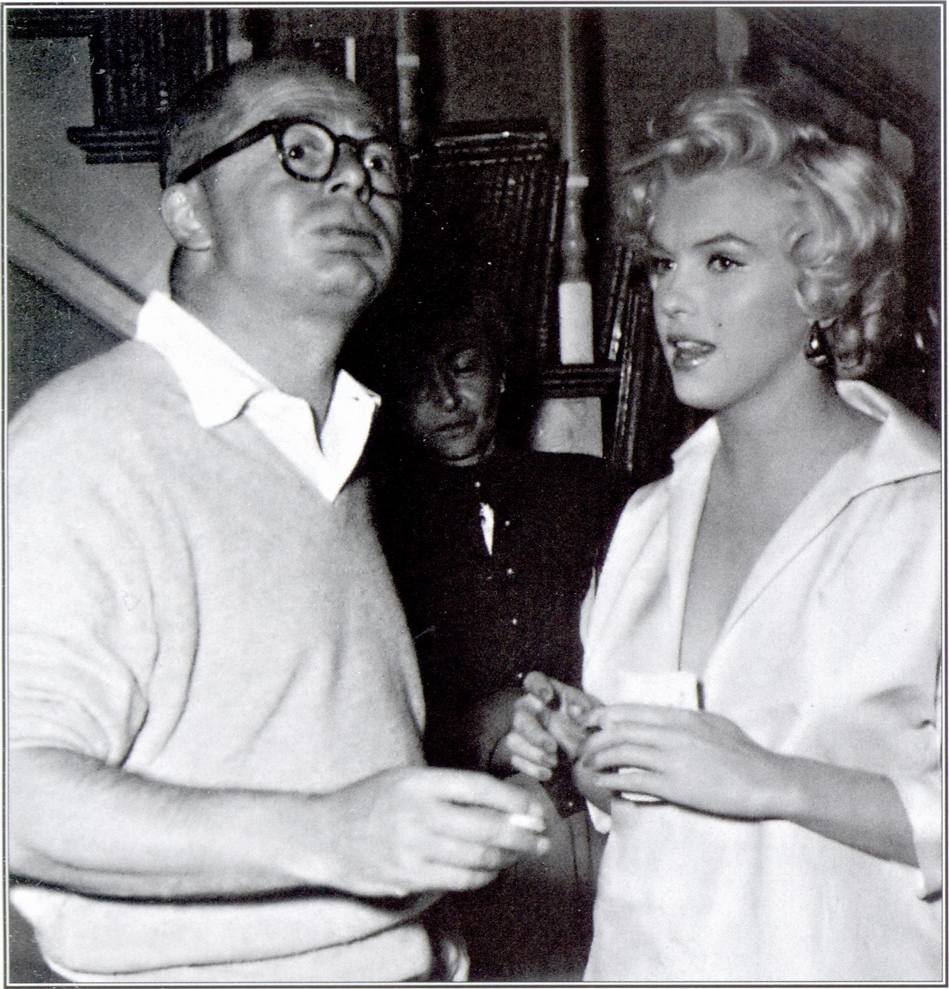 С режиссером Билли Уайлдером, на заднем плане — Наташа Лайцесс, 1955